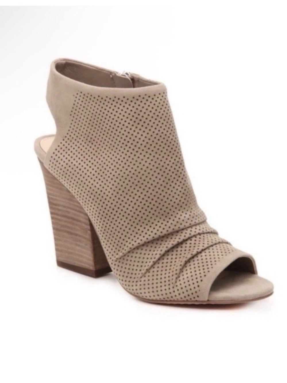 NWOT Vince Camuto Kentavi Taupe Sandals | 7